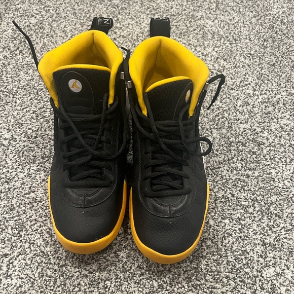 Jordan 11 jump man worn a few times. (Price negotiable) - Picture 1 of 5